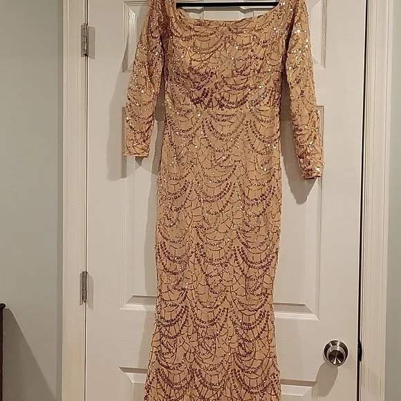 Elegant Gold Sequin Evening Gown - Picture 3 of 16